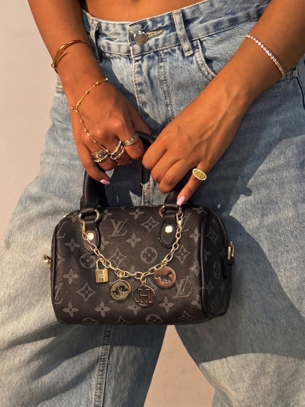 LV BLACK